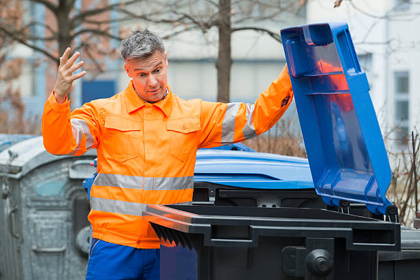 Best Garage Cleanout in Lochmoor Waterway Estates, FL